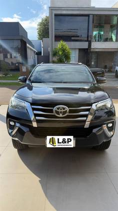 TOYOTA HILUX SW4 2.8 SRX 4X4 7 LUGARES 16V TURBO INTERCOOLER DIESEL 4P AUTOMÁTICO TOYOTA HILUX SW4 2.8 SRX 4X4 7 LUGARES 16V TURBO INTERCOOLER DIESEL 4P AUTOMÁTICO